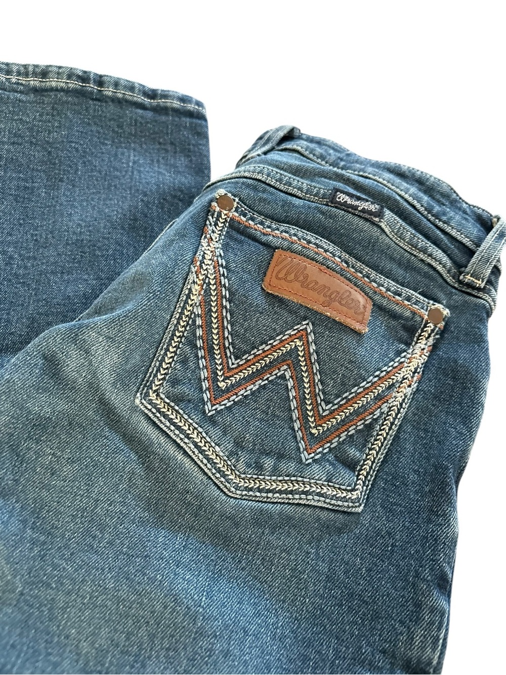 Wrangler Women's Blue Denim Boot Cut Jeans with Embroidered Pocket